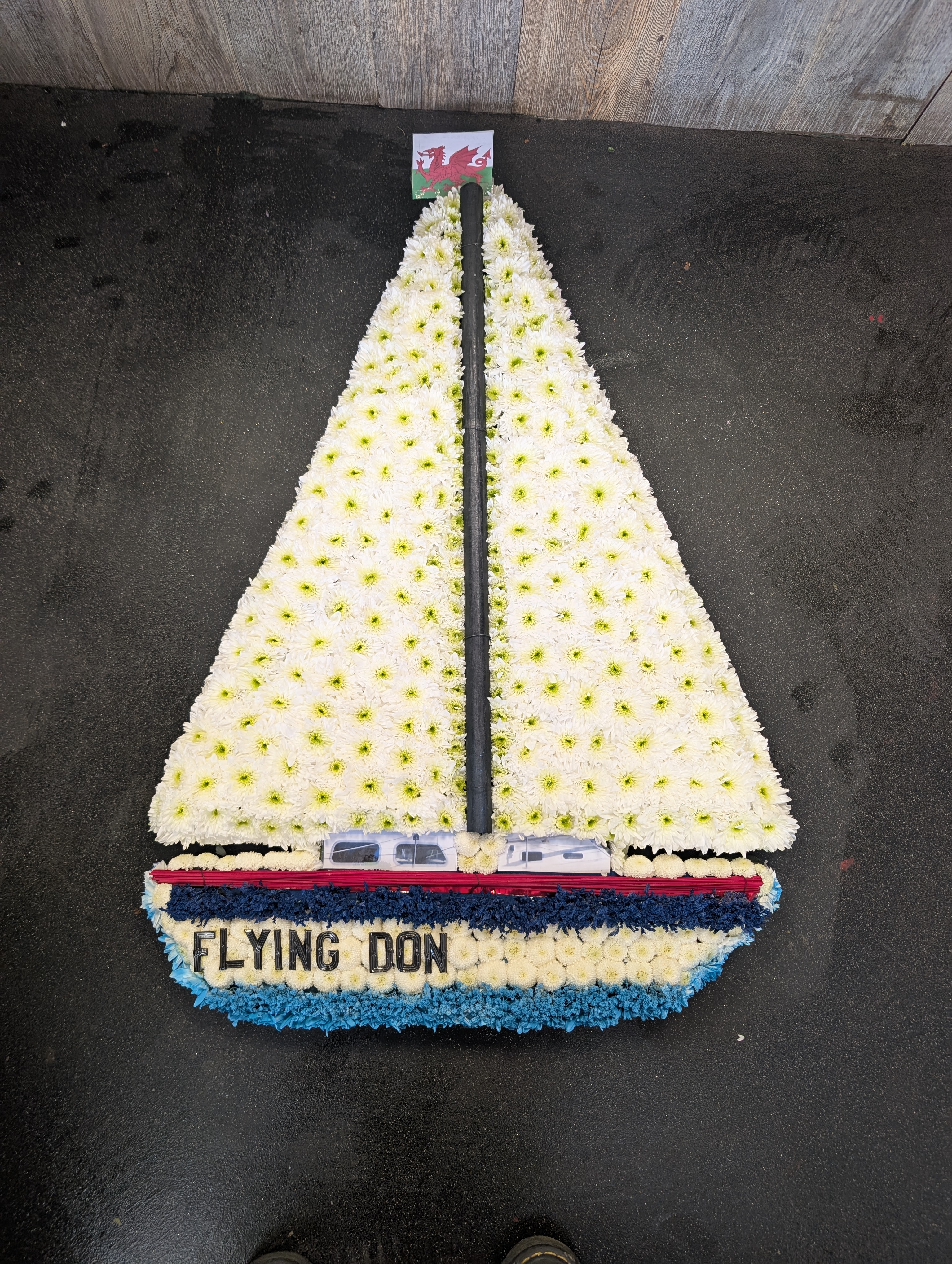 Sailing boat 