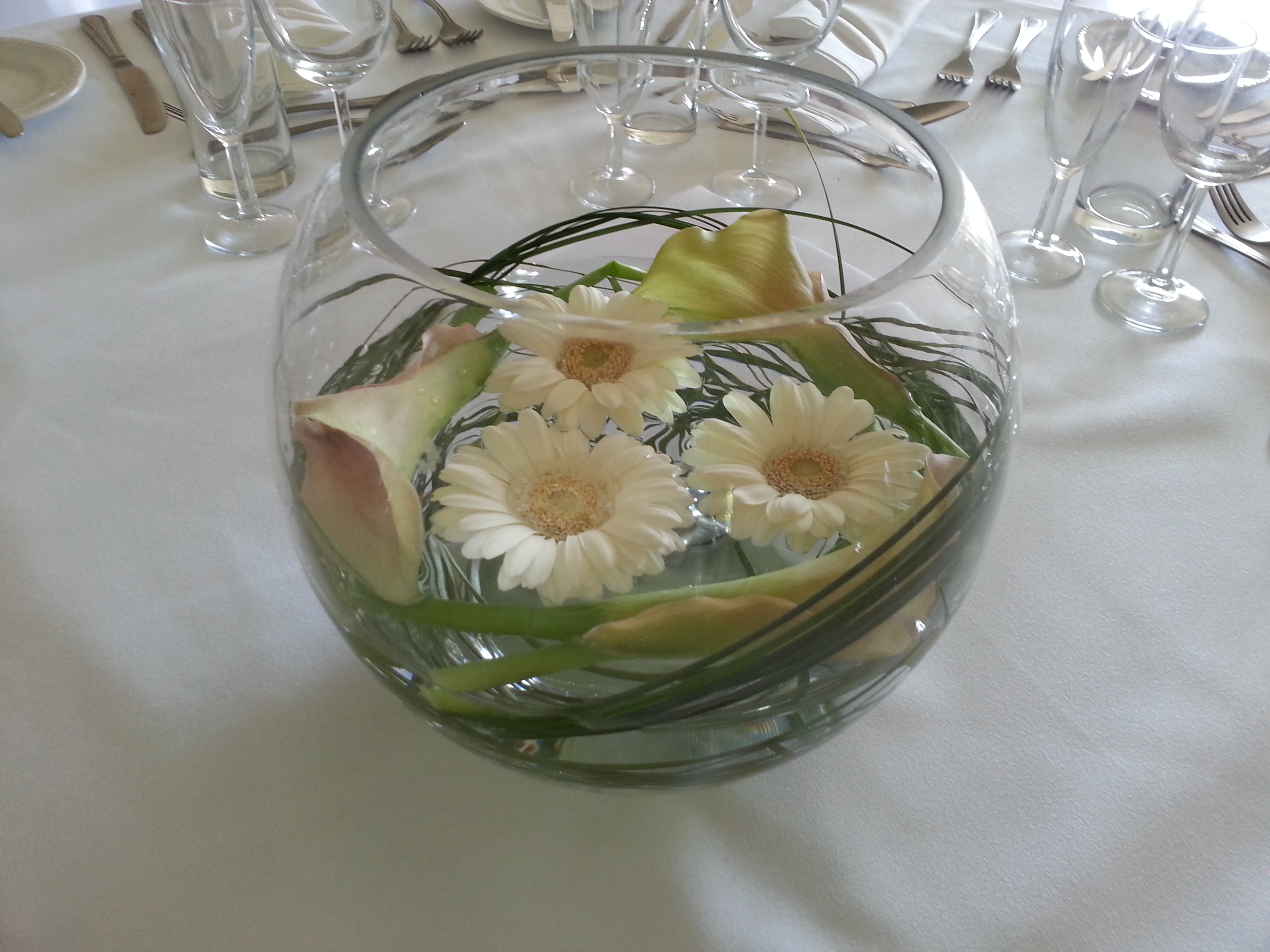 Cala lily and gemini gold fish bowl centre pieces