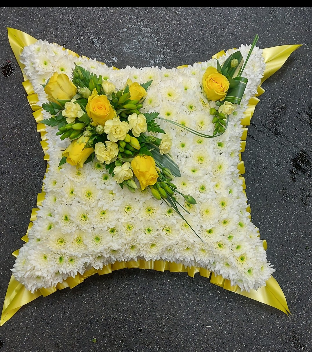 Ribbon Edge Cushion