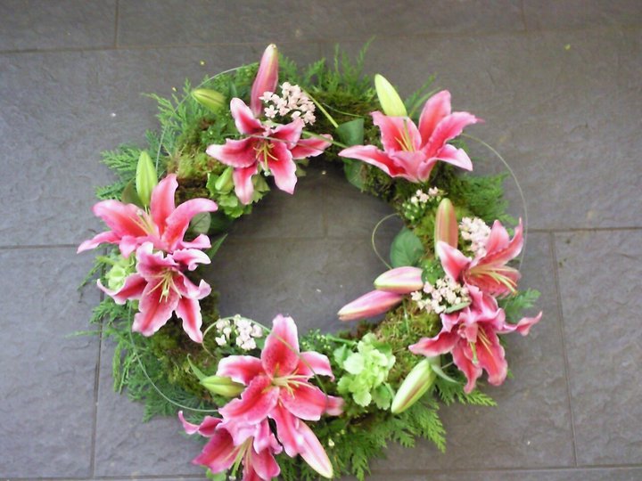 Lily cluster wreath