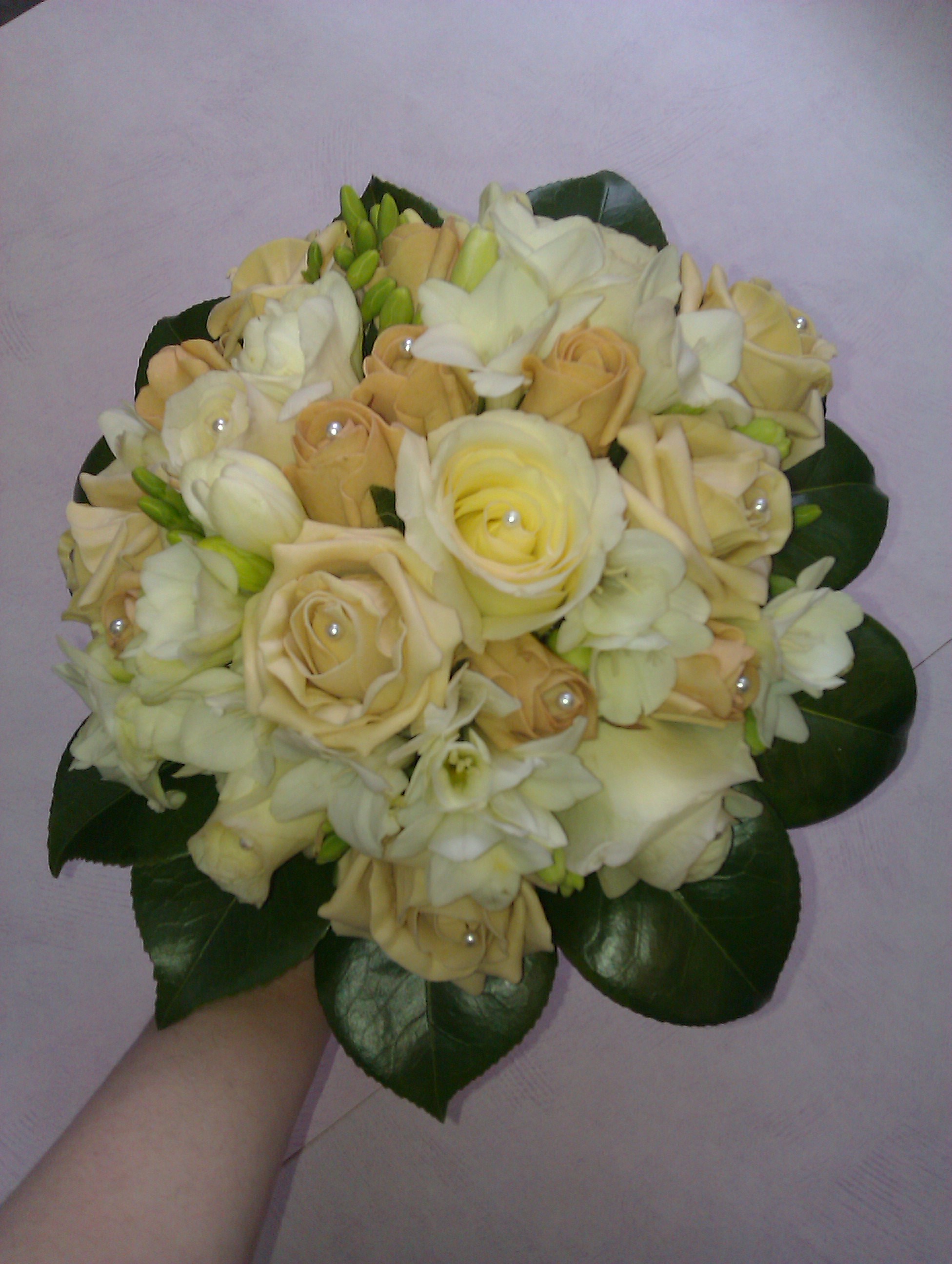Compact bridal/bridesmaids posy of cappuccino and golds