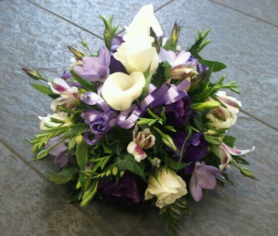 Traditional Table Posies