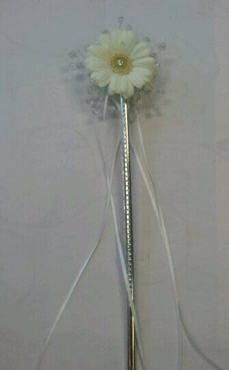 White gerbera flowrgirls wand