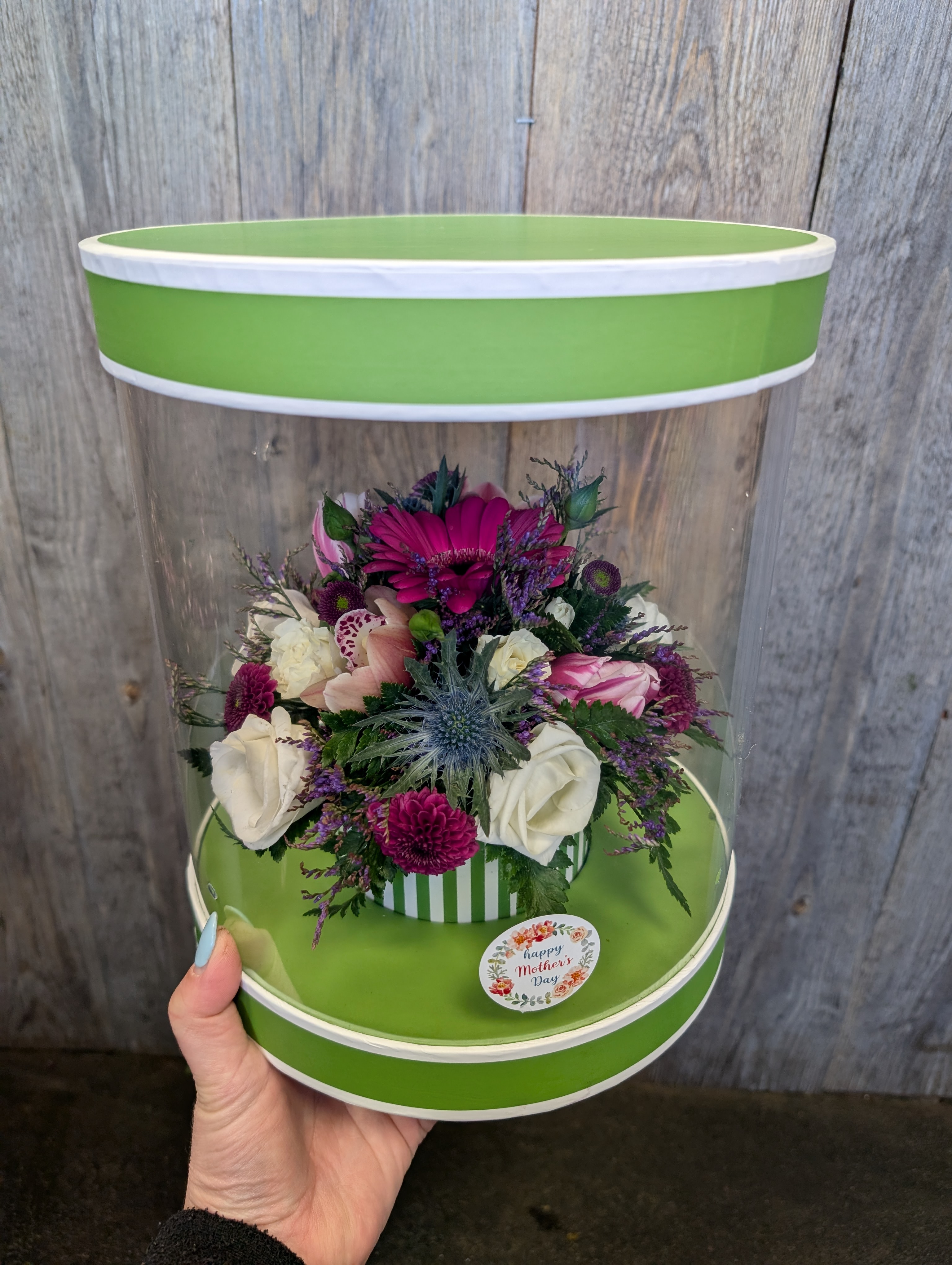 Cup cake box arrangement