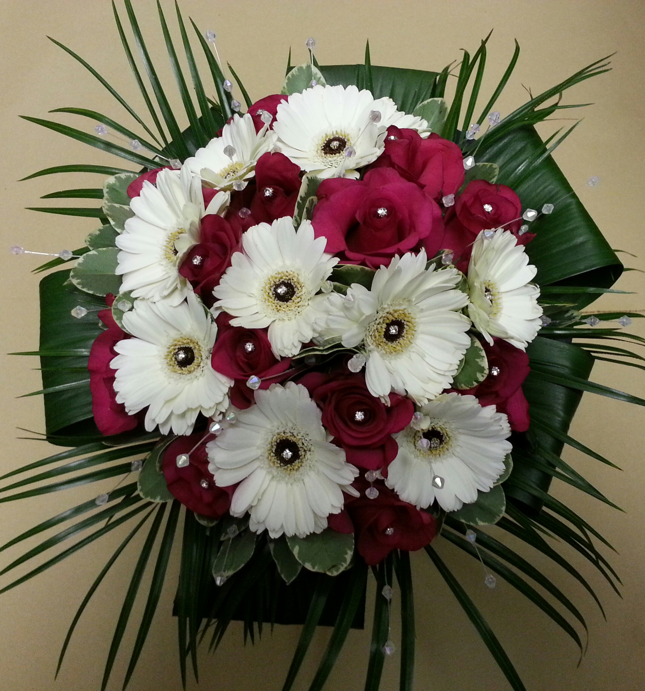 Rose and gemini compact